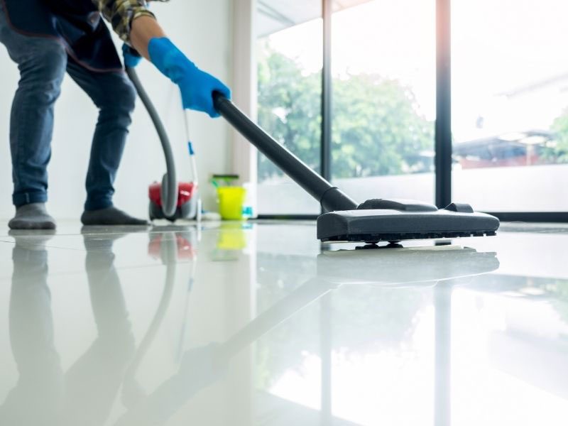 Should I hire a commercial cleaning service Should I hire a commercial cleaning service