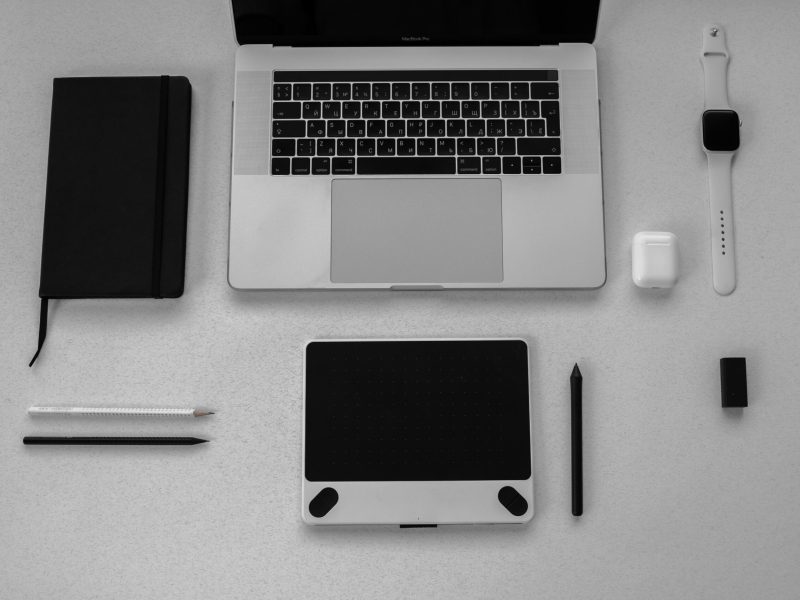 Tech Gifts & Smart Gadgets